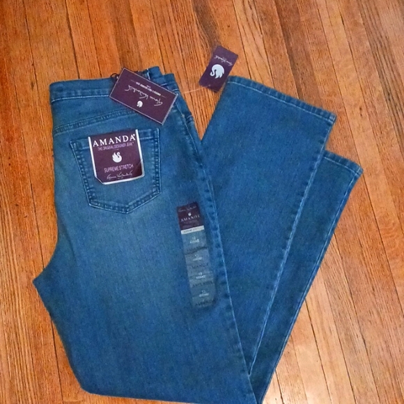 Gloria Vanderbilt Denim - NWT comfy jeans